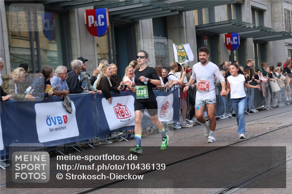 13.09.2026 - 21. swb-Marathon Bremen Strokosch-Dieckow http://msf.ph/oto/10436139 13.09.2026 13:14:20 Ziel 199, 376, 615, 616, 1043, 1125, 1455, 1492, 1814, 2251, 2847, 2971, 2997, 3012, 3057, 3085, 3175, 3821, 3834, 4097, 4246, 4569, 4586, 4685, 5239, 5649, 5794, 5836, 5962, 6130, 6472, 6506, 7117, 7251, 7782, 7826, 8366, 8409, 8456, 9242, 9868, 10016, 107, 235, 469, 1433, 1542, 1613, 1998, 2043, 2084, 2203, 2701, 2824, 2913, 2922, 3545, 4452, 4728, 5593, 5610, 5986, 6145, 7029, 7435, 7591, 7659, 7963, 8118, 8886, 8919, 9783, 10105 meine-sportfotos.de