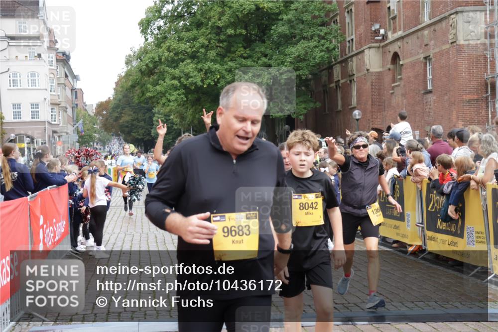 13.09.2026 - Kiel Lauf Yannick Fuchs http://msf.ph/oto/10436172 13.09.2026 09:50:17 Ziel 1366, 5184, 5254, 5535, 5619, 7864, 8023, 8042, 9549, 9683, 9793, 10108, 10487, 10491, 10548, 10653, 639, 951, 1033, 1796, 2066, 2110, 2366, 2976, 3042, 3571, 3602, 3687, 3914, 4067, 4125, 4856, 5791, 6359, 6658, 6706, 6707, 7142, 7606, 7641, 7884, 7937, 8128, 8584, 8585, 8589, 8790, 8890, 9122, 9780, 10074, 10105, 10159, 10178, 10229, 10565, 10990, 11565, 11814, 12047, 12462, 12560, 12749, 1545, 2811, 2816, 3289, 3561, 3698, 4229, 5596, 5851, 8407 meine-sportfotos.de