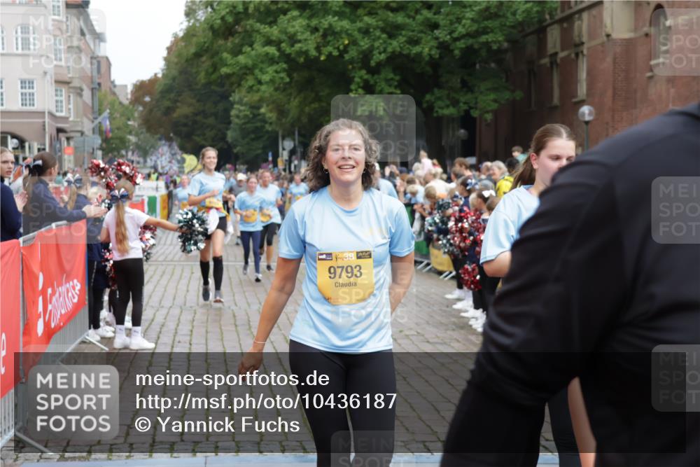13.09.2026 - Kiel Lauf Yannick Fuchs http://msf.ph/oto/10436187 13.09.2026 09:50:19 Ziel 1366, 5184, 5254, 5535, 5596, 7864, 8023, 8042, 9549, 9683, 9793, 10548, 639, 951, 1033, 1796, 2066, 2976, 3042, 3571, 3602, 3914, 4125, 4856, 5619, 5791, 6359, 6658, 6706, 6707, 7142, 7606, 7884, 7937, 8584, 8585, 8589, 8790, 8890, 9122, 9780, 10074, 10105, 10108, 10178, 10229, 10487, 10491, 10565, 10653, 10990, 11565, 11814, 12047, 12462, 12560, 12749, 1545, 2811, 2816, 3289, 3561, 3698, 3838, 4145, 4229, 5851, 8407, 2066, 4125 meine-sportfotos.de
