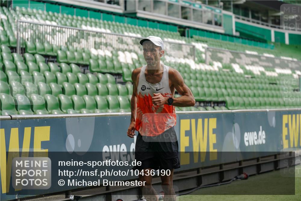 13.09.2026 - 21. swb-Marathon Bremen Michael Burmester http://msf.ph/oto/10436190 13.09.2026 12:38:48 Laufen im Stadion 277, 346, 466, 807, 895, 901, 1090, 1118, 1248, 1320, 1323, 1472, 1576, 1587, 1604, 1717, 1751, 1758, 1795, 1800, 1852, 1911, 2049, 2099, 2141, 2352, 2585, 2670, 3080, 3606, 3744, 5160, 5163, 5912, 6112, 7650, 8077, 8081, 8467, 9399, 9522, 9617, 250, 272, 850, 1089, 1550, 1875, 1993, 4232, 7692, 8075, 13033 meine-sportfotos.de