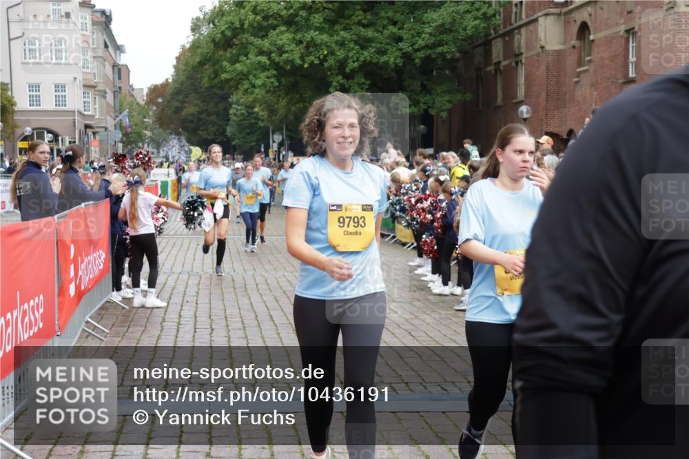 13.09.2026 - Kiel Lauf Yannick Fuchs http://msf.ph/oto/10436191 13.09.2026 09:50:19 Ziel 1366, 5184, 5254, 5535, 5596, 7864, 8023, 8042, 9549, 9683, 9793, 10548, 639, 951, 1033, 1796, 2066, 2976, 3042, 3571, 3602, 3914, 4125, 4856, 5619, 5791, 6359, 6658, 6706, 6707, 7142, 7606, 7884, 7937, 8584, 8585, 8589, 8790, 8890, 9122, 9780, 10074, 10105, 10108, 10178, 10229, 10487, 10491, 10565, 10653, 10990, 11565, 11814, 12047, 12462, 12560, 12749, 1545, 2811, 2816, 3289, 3561, 3698, 3838, 4145, 4229, 5851, 8407, 2066, 4125 meine-sportfotos.de
