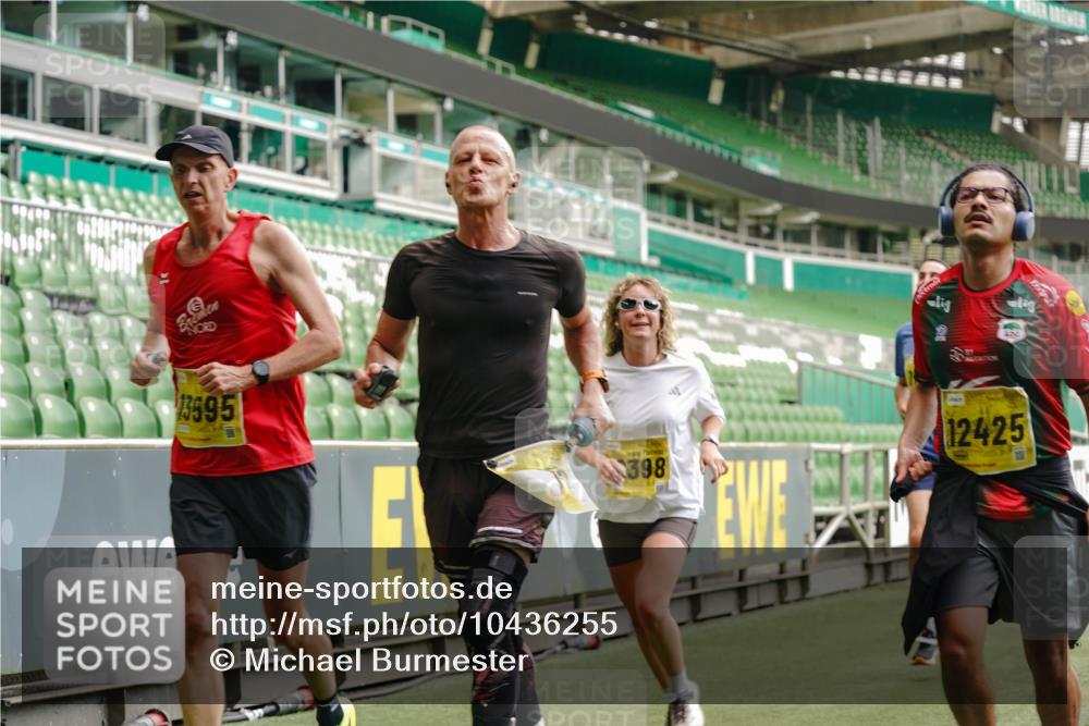 13.09.2026 - 21. swb-Marathon Bremen Michael Burmester http://msf.ph/oto/10436255 13.09.2026 10:26:10 Laufen im Stadion 10143, 10210, 10214, 10228, 10289, 10312, 10318, 10319, 10336, 10342, 10346, 10352, 10358, 10398, 10436, 10445, 10447, 10454, 10456, 10464, 10504, 10536, 10541, 10583, 10593, 10632, 10735, 10742, 10775, 10806, 10807, 10816, 10861, 10866, 10873, 10987, 10988, 10992, 11015, 11019, 11020, 11063, 11088, 11108, 11130, 11135, 11155, 11187, 11199, 11209, 11232, 11265, 11279, 11312, 11375, 11447, 11468, 11527, 11607, 11615, 11704, 11758, 11948, 12406, 12426 meine-sportfotos.de