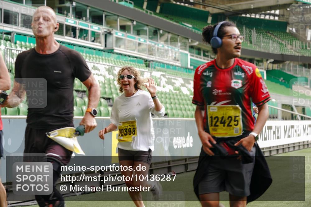 13.09.2026 - 21. swb-Marathon Bremen Michael Burmester http://msf.ph/oto/10436287 13.09.2026 10:26:10 Laufen im Stadion 10143, 10210, 10214, 10228, 10289, 10312, 10318, 10319, 10336, 10342, 10346, 10352, 10358, 10398, 10436, 10445, 10447, 10454, 10456, 10464, 10504, 10536, 10541, 10583, 10593, 10632, 10735, 10742, 10775, 10806, 10807, 10816, 10861, 10866, 10873, 10987, 10988, 10992, 11015, 11019, 11020, 11063, 11088, 11108, 11130, 11135, 11155, 11187, 11199, 11209, 11232, 11265, 11279, 11312, 11375, 11447, 11468, 11527, 11607, 11615, 11704, 11758, 11948, 12406, 12426 meine-sportfotos.de