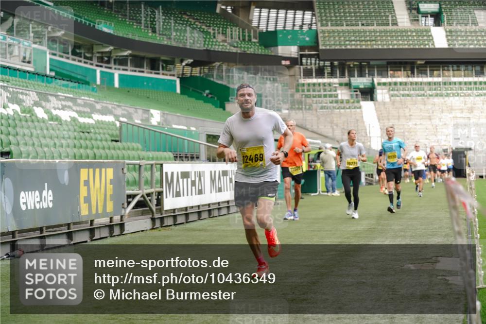 13.09.2026 - 21. swb-Marathon Bremen Michael Burmester http://msf.ph/oto/10436349 13.09.2026 10:26:13 Laufen im Stadion 10143, 10210, 10214, 10228, 10289, 10312, 10318, 10319, 10336, 10342, 10346, 10352, 10358, 10398, 10436, 10445, 10447, 10454, 10456, 10464, 10504, 10536, 10541, 10583, 10593, 10735, 10742, 10744, 10775, 10806, 10807, 10816, 10861, 10866, 10873, 10987, 10988, 10992, 11015, 11019, 11020, 11063, 11088, 11108, 11130, 11135, 11155, 11187, 11193, 11199, 11209, 11232, 11265, 11279, 11312, 11375, 11447, 11468, 11607, 11615, 11704, 11758, 11948, 12426 meine-sportfotos.de