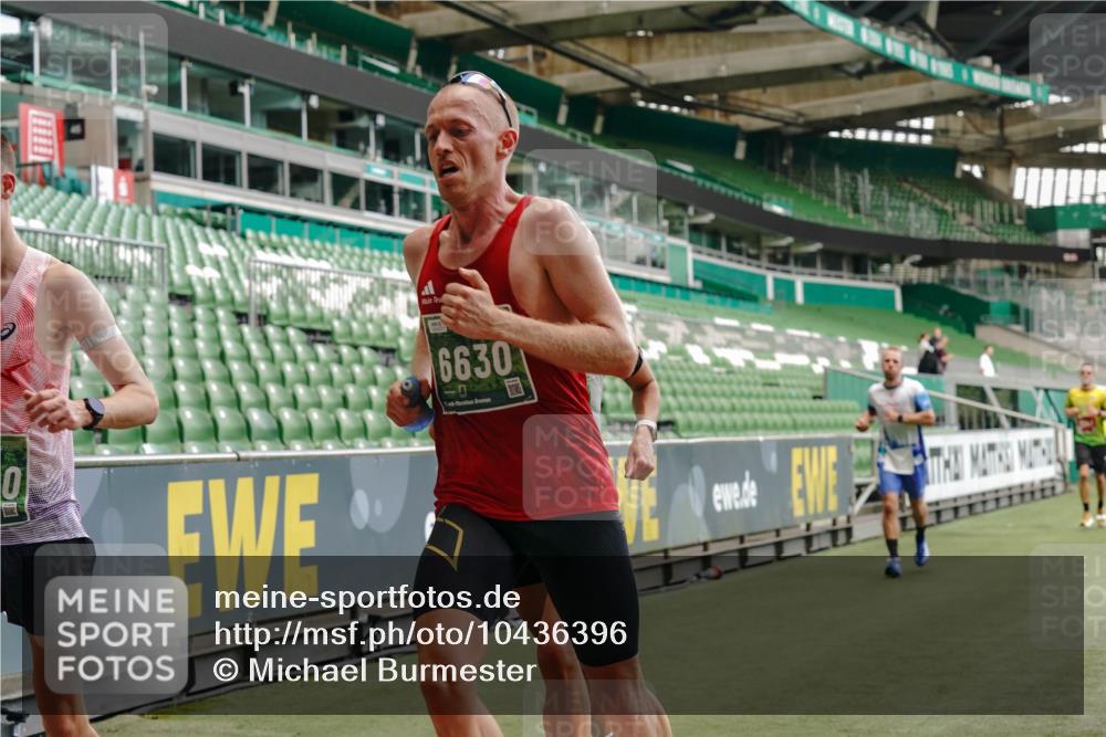 13.09.2026 - 21. swb-Marathon Bremen Michael Burmester http://msf.ph/oto/10436396 13.09.2026 12:39:01 Laufen im Stadion 277, 346, 807, 895, 901, 1090, 1118, 1248, 1320, 1323, 1472, 1508, 1576, 1587, 1604, 1717, 1751, 1758, 1795, 1800, 1852, 1911, 2049, 2099, 2141, 2352, 2670, 3080, 3606, 3744, 5160, 5163, 5912, 6112, 7650, 8077, 8081, 8467, 9399, 9522, 9617, 9630, 13080, 250, 272, 365, 850, 1089, 1288, 1550, 1875, 1993, 4232, 7692, 8075, 13033 meine-sportfotos.de