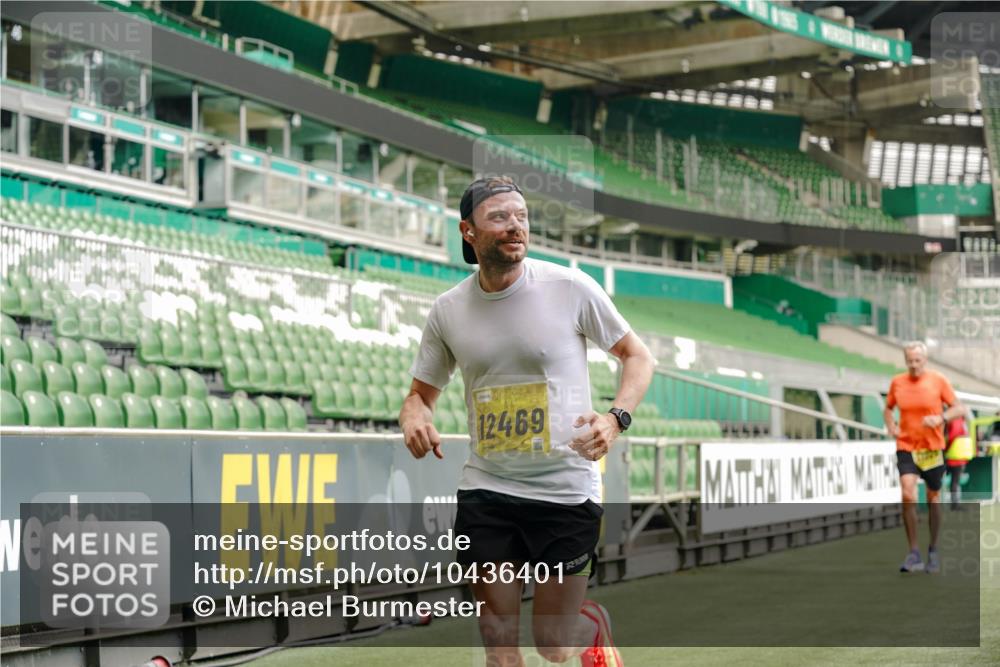 13.09.2026 - 21. swb-Marathon Bremen Michael Burmester http://msf.ph/oto/10436401 13.09.2026 10:26:15 Laufen im Stadion 10096, 10143, 10172, 10210, 10214, 10228, 10289, 10312, 10318, 10319, 10336, 10342, 10346, 10352, 10358, 10398, 10436, 10445, 10447, 10454, 10456, 10464, 10504, 10536, 10541, 10583, 10593, 10628, 10735, 10742, 10744, 10806, 10807, 10816, 10861, 10866, 10873, 10987, 10988, 10992, 11015, 11019, 11020, 11063, 11088, 11108, 11130, 11135, 11155, 11187, 11193, 11199, 11209, 11232, 11265, 11279, 11312, 11375, 11447, 11468, 11615, 11758, 11948, 12426 meine-sportfotos.de