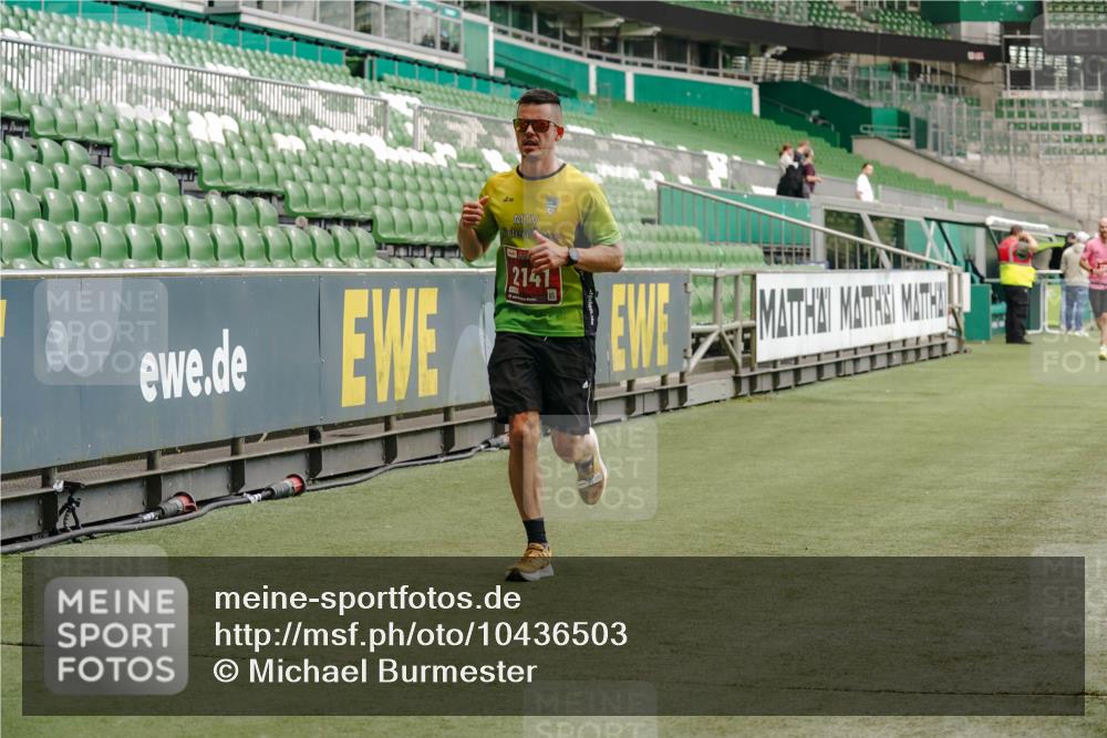 13.09.2026 - 21. swb-Marathon Bremen Michael Burmester http://msf.ph/oto/10436503 13.09.2026 12:39:06 Laufen im Stadion 277, 346, 807, 895, 901, 1118, 1248, 1320, 1323, 1472, 1508, 1576, 1587, 1604, 1717, 1751, 1758, 1795, 1800, 1852, 1911, 2049, 2099, 2141, 2352, 2670, 3080, 3606, 3744, 5160, 5163, 5912, 6112, 6630, 7650, 8077, 8081, 8467, 9399, 9522, 9617, 9630, 10034, 13080, 250, 272, 365, 850, 1089, 1288, 1550, 1875, 1993, 4232, 7692, 8075, 13033 meine-sportfotos.de