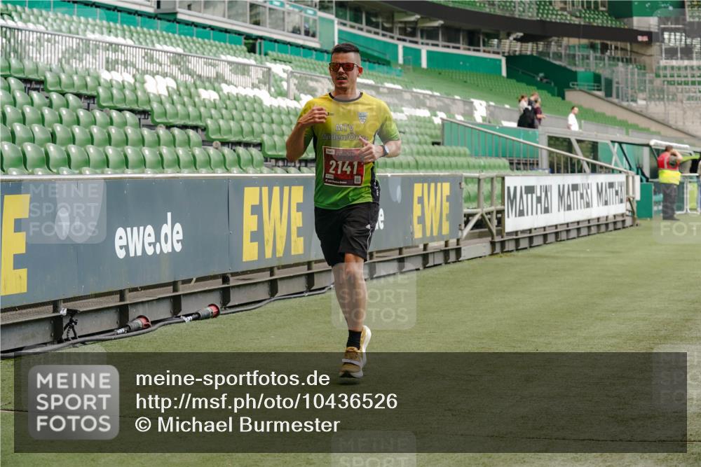13.09.2026 - 21. swb-Marathon Bremen Michael Burmester http://msf.ph/oto/10436526 13.09.2026 12:39:06 Laufen im Stadion 277, 346, 807, 895, 901, 1118, 1248, 1320, 1323, 1472, 1508, 1576, 1587, 1604, 1717, 1751, 1758, 1795, 1800, 1852, 1911, 2049, 2099, 2141, 2352, 2670, 3080, 3606, 3744, 5160, 5163, 5912, 6112, 6630, 7650, 8077, 8081, 8467, 9399, 9522, 9617, 9630, 10034, 13080, 250, 272, 365, 850, 1089, 1288, 1550, 1875, 1993, 4232, 7692, 8075, 13033 meine-sportfotos.de