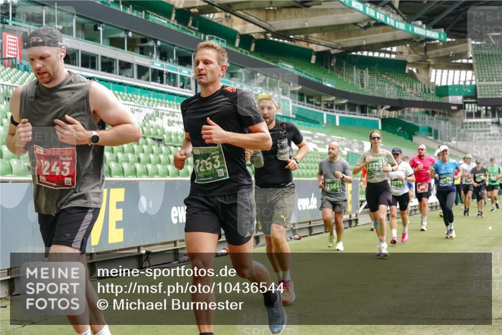13.09.2026 - 21. swb-Marathon Bremen Michael Burmester http://msf.ph/oto/10436544 13.09.2026 13:05:45 Laufen im Stadion 109, 178, 217, 244, 287, 303, 323, 394, 430, 454, 536, 565, 578, 613, 647, 784, 891, 900, 1073, 1239, 1243, 1274, 1307, 1308, 1365, 1373, 1380, 1456, 1533, 1574, 1581, 1627, 1656, 1687, 1780, 1823, 1909, 1914, 1932, 1941, 2023, 2076, 2089, 2126, 2241, 2244, 2265, 2275, 2301, 2310, 2355, 2356, 2393, 2430, 2452, 2464, 2602, 2723, 2742, 2764, 2867, 2872, 2902, 2910, 2919, 2957, 2959, 2985, 3030, 3115, 3217, 3278, 3320, 3343, 3419, 3444, 3485, 3909 meine-sportfotos.de