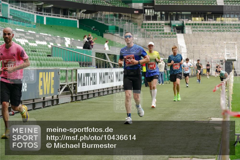 13.09.2026 - 21. swb-Marathon Bremen Michael Burmester http://msf.ph/oto/10436614 13.09.2026 12:39:14 Laufen im Stadion 277, 346, 453, 807, 895, 901, 1118, 1248, 1320, 1323, 1472, 1508, 1576, 1587, 1604, 1717, 1751, 1758, 1795, 1800, 1852, 1911, 2049, 2099, 2141, 2352, 2670, 3080, 3606, 3744, 5160, 5163, 5912, 6112, 6630, 7118, 7650, 8077, 8467, 9399, 9522, 9617, 9630, 10034, 13080, 365, 850, 1288, 1550, 1875, 1993, 4232, 7692, 7768, 8075, 13033 meine-sportfotos.de
