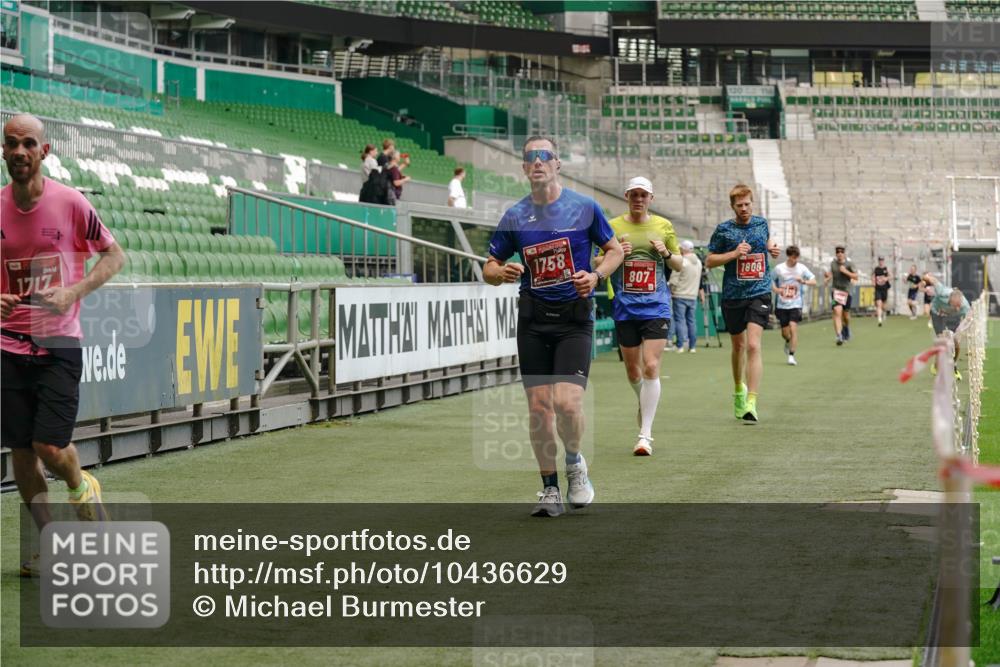 13.09.2026 - 21. swb-Marathon Bremen Michael Burmester http://msf.ph/oto/10436629 13.09.2026 12:39:14 Laufen im Stadion 277, 346, 453, 807, 895, 901, 1118, 1248, 1320, 1323, 1472, 1508, 1576, 1587, 1604, 1717, 1751, 1758, 1795, 1800, 1852, 1911, 2049, 2099, 2141, 2352, 2670, 3080, 3606, 3744, 5160, 5163, 5912, 6112, 6630, 7118, 7650, 8077, 8467, 9399, 9522, 9617, 9630, 10034, 13080, 365, 850, 1288, 1550, 1875, 1993, 4232, 7692, 7768, 8075, 13033 meine-sportfotos.de
