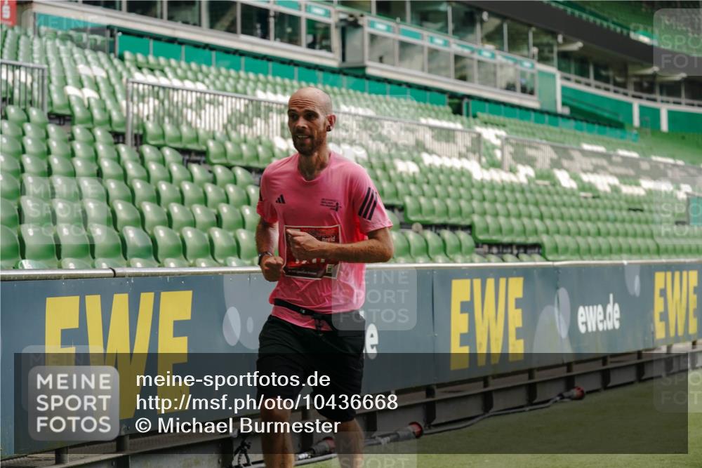 13.09.2026 - 21. swb-Marathon Bremen Michael Burmester http://msf.ph/oto/10436668 13.09.2026 12:39:15 Laufen im Stadion 277, 346, 453, 807, 895, 901, 1118, 1248, 1320, 1323, 1472, 1508, 1540, 1576, 1587, 1604, 1717, 1751, 1758, 1795, 1800, 1852, 1911, 2049, 2099, 2141, 2352, 2670, 3080, 3606, 3744, 5160, 5163, 5912, 6112, 6630, 7118, 7650, 8077, 8467, 9399, 9522, 9617, 9630, 10034, 13080, 365, 850, 1288, 1550, 1875, 1993, 4232, 7692, 7768, 8075, 13033 meine-sportfotos.de
