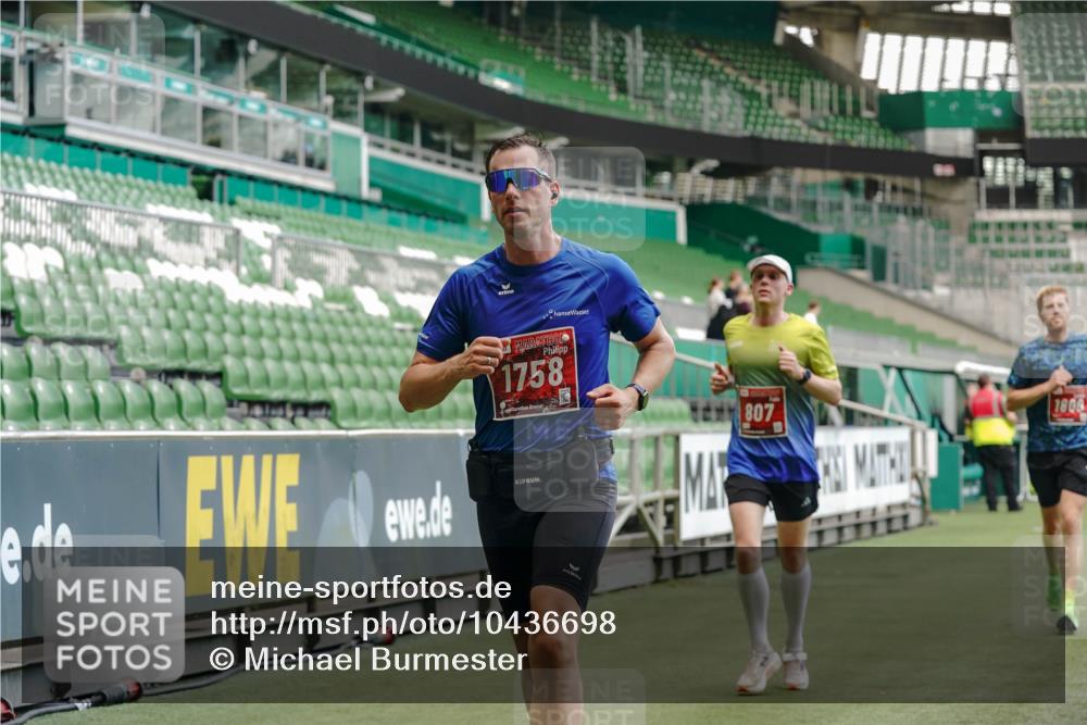 13.09.2026 - 21. swb-Marathon Bremen Michael Burmester http://msf.ph/oto/10436698 13.09.2026 12:39:17 Laufen im Stadion 277, 346, 453, 807, 895, 901, 1118, 1248, 1320, 1323, 1379, 1472, 1508, 1540, 1576, 1587, 1604, 1717, 1751, 1758, 1795, 1800, 1852, 1911, 2049, 2099, 2141, 2352, 2670, 3080, 3606, 3744, 5160, 5163, 5912, 6112, 6630, 7118, 7650, 8077, 8467, 9399, 9522, 9617, 9630, 10034, 13080, 365, 850, 1288, 1550, 1875, 1993, 4232, 7692, 7768, 8075, 13033 meine-sportfotos.de