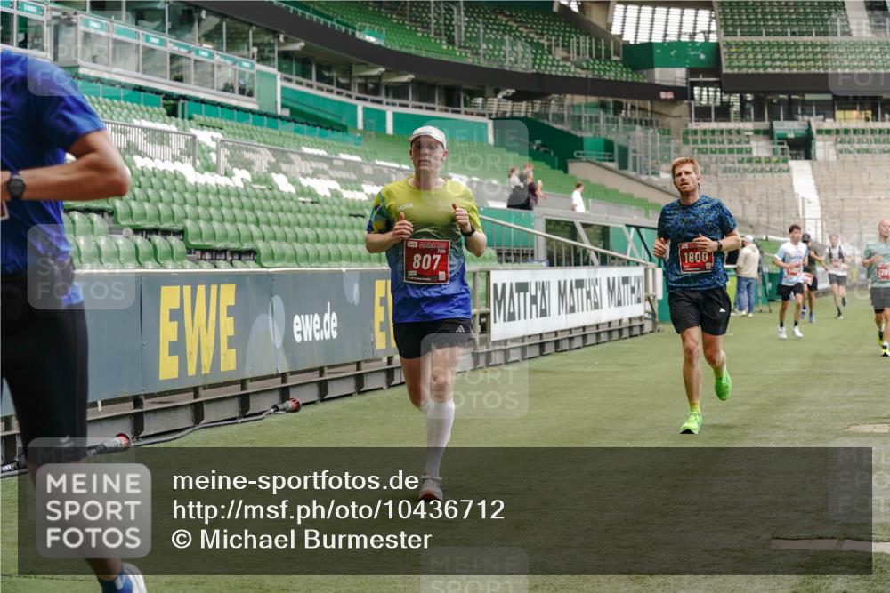 13.09.2026 - 21. swb-Marathon Bremen Michael Burmester http://msf.ph/oto/10436712 13.09.2026 12:39:18 Laufen im Stadion 277, 346, 453, 807, 895, 901, 1118, 1248, 1320, 1323, 1379, 1472, 1508, 1540, 1576, 1587, 1604, 1717, 1751, 1758, 1795, 1800, 1852, 1911, 2049, 2099, 2141, 2352, 2670, 3080, 3606, 3744, 5160, 5163, 5912, 6112, 6630, 7118, 7650, 8077, 8467, 9399, 9522, 9617, 9630, 10034, 13080, 365, 850, 1288, 1550, 1875, 1993, 4232, 7692, 7768, 8075, 13033 meine-sportfotos.de