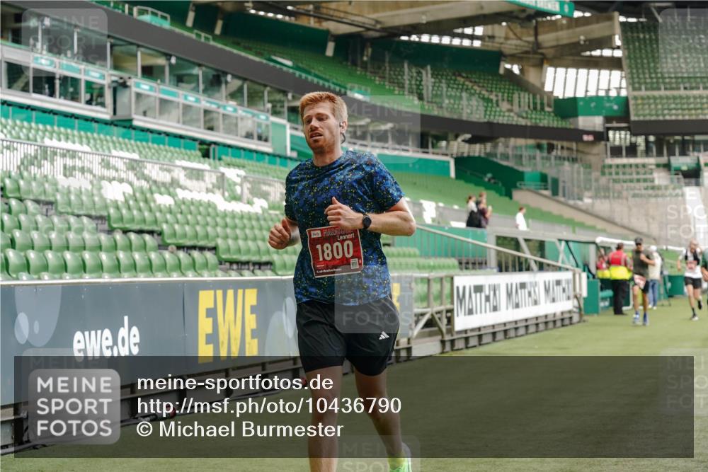 13.09.2026 - 21. swb-Marathon Bremen Michael Burmester http://msf.ph/oto/10436790 13.09.2026 12:39:21 Laufen im Stadion 277, 346, 453, 807, 895, 901, 1118, 1248, 1320, 1323, 1379, 1472, 1508, 1540, 1576, 1587, 1604, 1717, 1751, 1758, 1795, 1800, 1852, 1911, 2049, 2099, 2141, 2352, 2670, 3080, 3606, 3744, 5160, 5163, 5912, 6112, 6630, 7118, 7650, 8077, 8467, 9399, 9522, 9617, 9630, 10034, 13080, 365, 850, 1288, 1550, 1875, 1993, 4232, 7692, 7768, 8075, 13033 meine-sportfotos.de