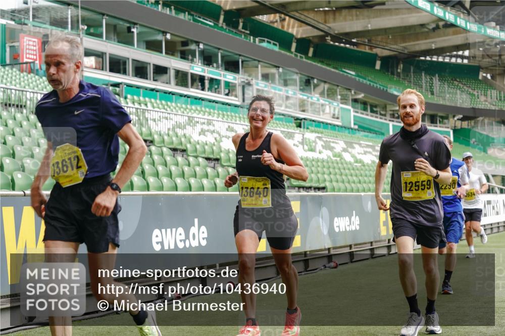 13.09.2026 - 21. swb-Marathon Bremen Michael Burmester http://msf.ph/oto/10436940 13.09.2026 10:26:29 Laufen im Stadion 10096, 10143, 10172, 10210, 10214, 10228, 10231, 10289, 10312, 10318, 10319, 10336, 10342, 10346, 10352, 10398, 10436, 10445, 10447, 10454, 10464, 10489, 10504, 10514, 10536, 10541, 10583, 10628, 10638, 10735, 10742, 10744, 10806, 10807, 10861, 10866, 10873, 10956, 10987, 10988, 10992, 11015, 11019, 11020, 11060, 11063, 11088, 11108, 11110, 11130, 11135, 11155, 11187, 11193, 11199, 11209, 11232, 11279, 11312, 11447, 11615, 11758 meine-sportfotos.de