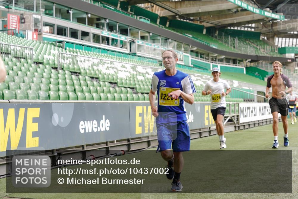 13.09.2026 - 21. swb-Marathon Bremen Michael Burmester http://msf.ph/oto/10437002 13.09.2026 10:26:30 Laufen im Stadion 10096, 10143, 10172, 10210, 10214, 10228, 10231, 10289, 10312, 10318, 10319, 10336, 10342, 10346, 10352, 10398, 10436, 10445, 10447, 10454, 10464, 10489, 10504, 10514, 10536, 10541, 10583, 10628, 10638, 10735, 10742, 10744, 10806, 10807, 10861, 10866, 10873, 10956, 10987, 10988, 10992, 11015, 11019, 11020, 11060, 11063, 11088, 11108, 11110, 11130, 11135, 11155, 11187, 11193, 11199, 11209, 11232, 11279, 11312, 11447, 11615 meine-sportfotos.de