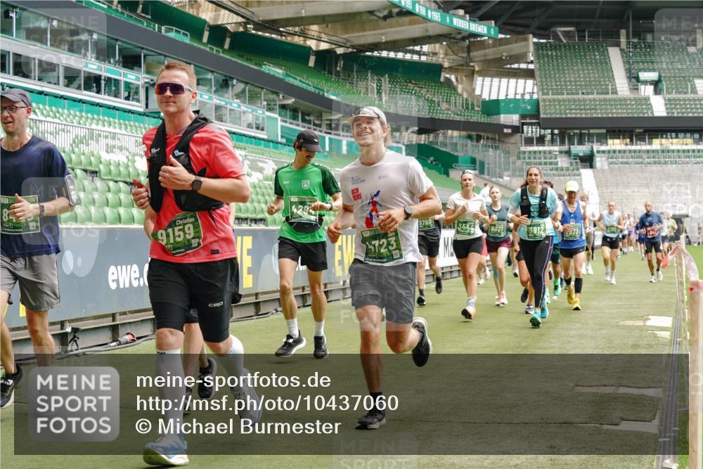 13.09.2026 - 21. swb-Marathon Bremen Michael Burmester http://msf.ph/oto/10437060 13.09.2026 13:05:53 Laufen im Stadion 109, 178, 217, 244, 287, 303, 323, 372, 394, 430, 454, 536, 565, 578, 613, 647, 784, 891, 900, 1073, 1083, 1205, 1239, 1243, 1274, 1307, 1308, 1365, 1373, 1380, 1437, 1456, 1533, 1574, 1581, 1627, 1656, 1687, 1780, 1823, 1848, 1909, 1914, 1932, 1941, 2023, 2076, 2089, 2126, 2241, 2244, 2265, 2275, 2301, 2310, 2355, 2356, 2393, 2430, 2452, 2464, 2602, 2723, 2742, 2764, 2867, 2902, 2910, 2919, 2957, 2959, 2985, 3030, 3115, 3217, 3278, 3320, 3343, 3419, 3444, 3485 meine-sportfotos.de