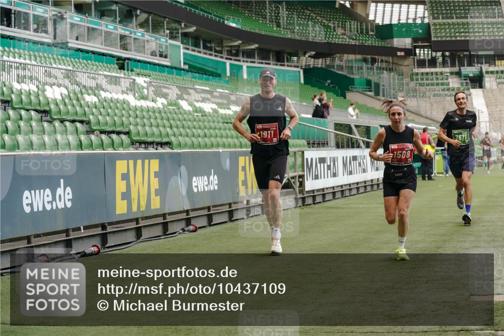 13.09.2026 - 21. swb-Marathon Bremen Michael Burmester http://msf.ph/oto/10437109 13.09.2026 12:39:38 Laufen im Stadion 277, 453, 807, 862, 901, 1248, 1320, 1323, 1379, 1472, 1508, 1540, 1576, 1587, 1717, 1751, 1758, 1795, 1800, 1852, 1901, 1911, 1950, 2049, 2099, 2141, 2352, 3080, 3606, 3744, 4381, 5160, 5163, 5912, 6112, 6630, 7118, 7671, 8077, 8467, 9399, 9630, 10034, 13080, 365, 850, 1288, 1485, 1550, 1583, 1875, 1993, 2073, 3617, 4232, 7244, 7692, 7768, 8075, 13033 meine-sportfotos.de