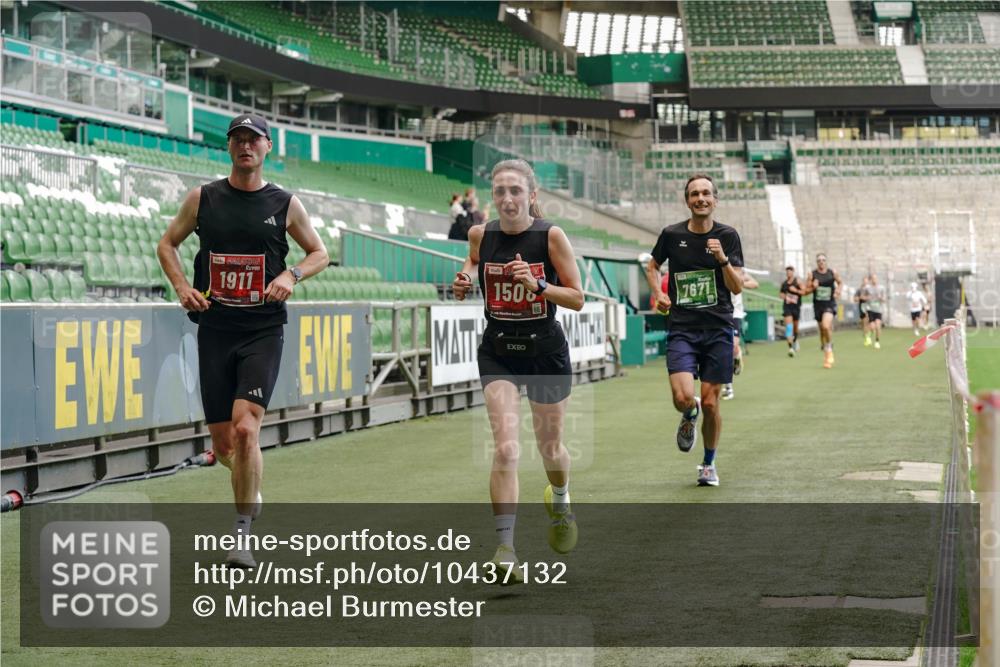 13.09.2026 - 21. swb-Marathon Bremen Michael Burmester http://msf.ph/oto/10437132 13.09.2026 12:39:38 Laufen im Stadion 277, 453, 807, 862, 901, 1248, 1320, 1323, 1379, 1472, 1508, 1540, 1576, 1587, 1717, 1751, 1758, 1795, 1800, 1852, 1901, 1911, 1950, 2049, 2099, 2141, 2352, 3080, 3606, 3744, 4381, 5160, 5163, 5912, 6112, 6630, 7118, 7671, 8077, 8467, 9399, 9630, 10034, 13080, 365, 850, 1288, 1485, 1550, 1583, 1875, 1993, 2073, 3617, 4232, 7244, 7692, 7768, 8075, 13033 meine-sportfotos.de