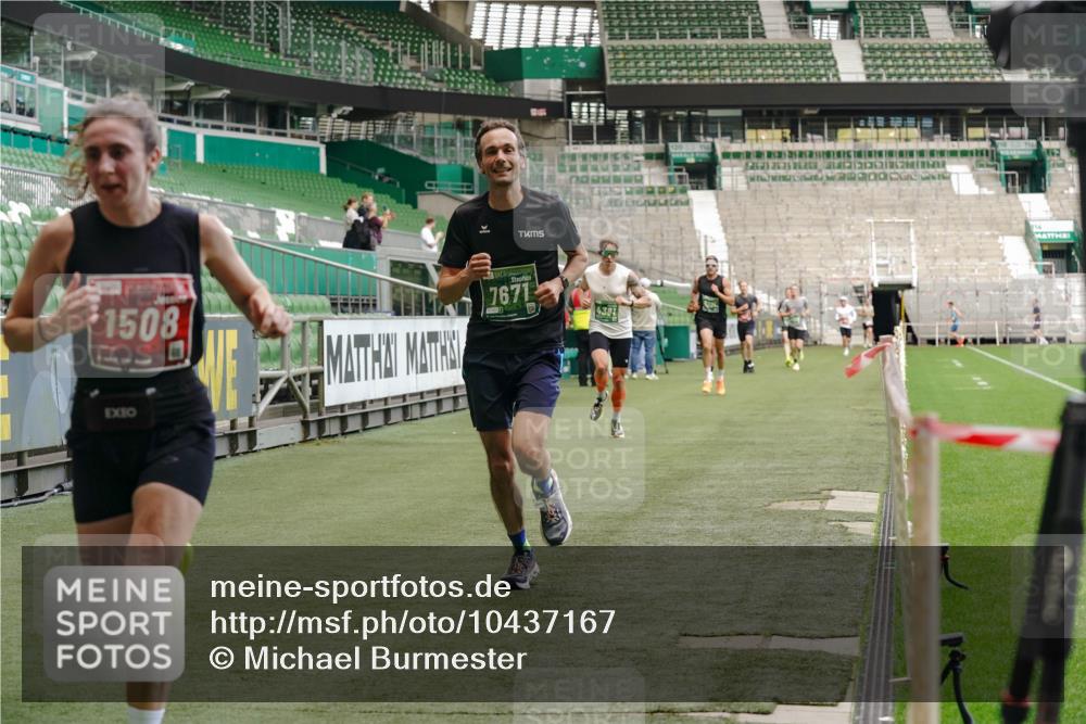 13.09.2026 - 21. swb-Marathon Bremen Michael Burmester http://msf.ph/oto/10437167 13.09.2026 12:39:40 Laufen im Stadion 277, 453, 807, 862, 901, 1248, 1320, 1323, 1379, 1472, 1508, 1540, 1576, 1587, 1717, 1751, 1758, 1795, 1800, 1852, 1901, 1911, 1950, 2049, 2099, 2352, 3080, 3606, 3744, 4381, 5160, 5163, 5912, 6112, 6630, 7118, 7671, 8077, 8467, 9399, 9630, 10034, 13080, 365, 850, 1288, 1485, 1550, 1583, 1875, 1993, 2073, 3617, 4232, 7244, 7692, 7768, 8075, 13033 meine-sportfotos.de