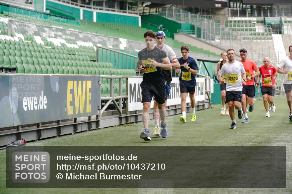 13.09.2026 - 21. swb-Marathon Bremen Michael Burmester http://msf.ph/oto/10437210 13.09.2026 10:26:34 Laufen im Stadion 10096, 10143, 10172, 10210, 10214, 10228, 10231, 10269, 10289, 10310, 10312, 10318, 10319, 10336, 10342, 10346, 10352, 10398, 10436, 10445, 10447, 10454, 10464, 10489, 10504, 10514, 10536, 10541, 10566, 10583, 10628, 10638, 10735, 10742, 10744, 10806, 10807, 10861, 10866, 10873, 10897, 10898, 10956, 10987, 10988, 10992, 11015, 11019, 11020, 11060, 11063, 11088, 11108, 11110, 11130, 11135, 11155, 11187, 11193, 11199, 11209, 11232, 11279, 11312, 11447 meine-sportfotos.de