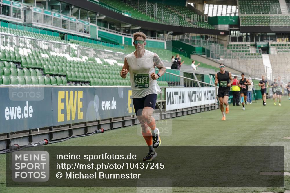 13.09.2026 - 21. swb-Marathon Bremen Michael Burmester http://msf.ph/oto/10437245 13.09.2026 12:39:44 Laufen im Stadion 277, 453, 807, 862, 901, 1248, 1320, 1323, 1379, 1472, 1508, 1540, 1576, 1587, 1717, 1751, 1758, 1795, 1800, 1852, 1901, 1911, 1950, 2049, 2099, 2352, 3080, 3606, 3744, 4381, 5160, 5163, 5912, 6112, 6630, 7118, 7671, 8467, 9399, 9630, 10034, 13080, 13224, 365, 850, 1288, 1485, 1550, 1583, 1875, 1993, 2073, 3617, 4232, 7244, 7692, 7768, 8075, 8729, 13033 meine-sportfotos.de