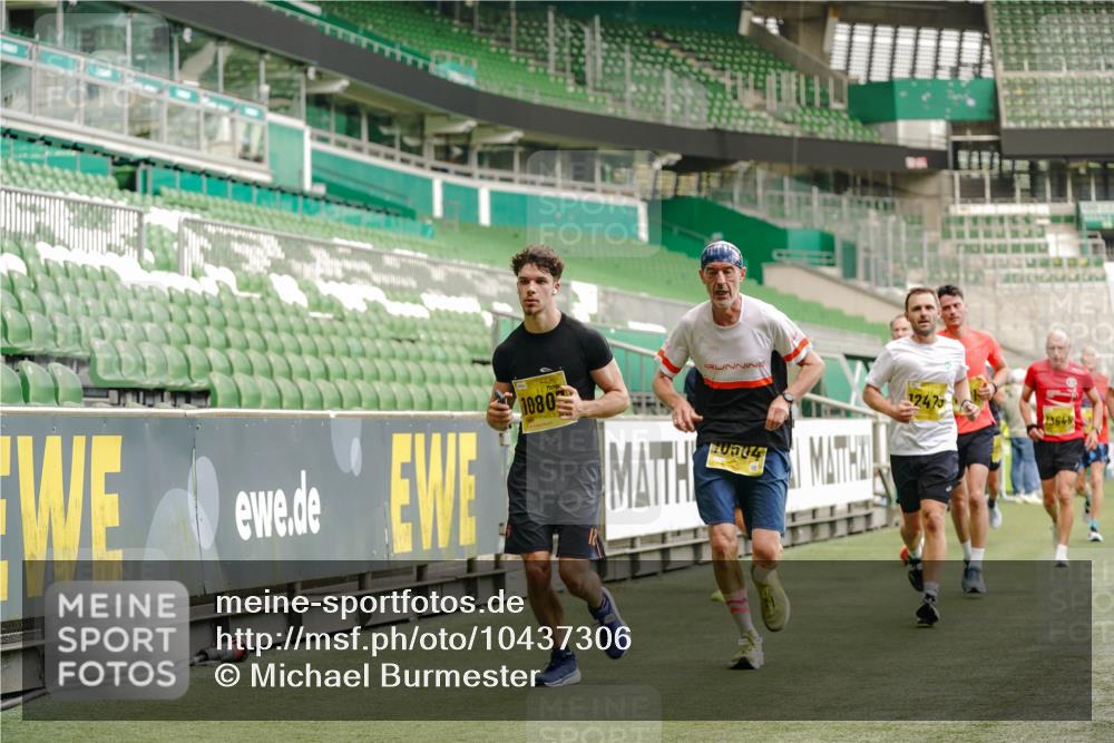 13.09.2026 - 21. swb-Marathon Bremen Michael Burmester http://msf.ph/oto/10437306 13.09.2026 10:26:35 Laufen im Stadion 10096, 10143, 10172, 10210, 10214, 10228, 10231, 10269, 10289, 10310, 10312, 10318, 10319, 10336, 10342, 10346, 10352, 10398, 10436, 10445, 10447, 10454, 10464, 10489, 10504, 10514, 10536, 10541, 10566, 10583, 10628, 10638, 10735, 10742, 10744, 10806, 10807, 10861, 10866, 10873, 10897, 10898, 10956, 10987, 10988, 10992, 11015, 11019, 11020, 11060, 11063, 11088, 11108, 11110, 11130, 11135, 11155, 11187, 11193, 11199, 11209, 11232, 11279, 11312, 11447 meine-sportfotos.de