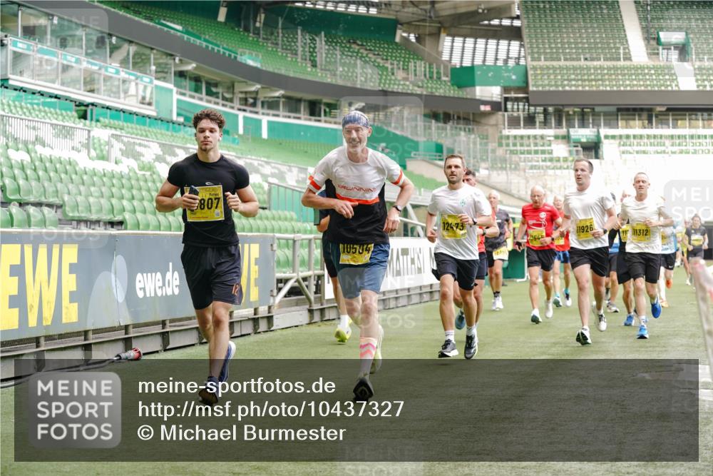 13.09.2026 - 21. swb-Marathon Bremen Michael Burmester http://msf.ph/oto/10437327 13.09.2026 10:26:36 Laufen im Stadion 10096, 10142, 10143, 10172, 10210, 10214, 10228, 10231, 10269, 10289, 10310, 10312, 10318, 10319, 10336, 10342, 10346, 10352, 10398, 10436, 10445, 10447, 10454, 10464, 10489, 10504, 10514, 10536, 10541, 10566, 10583, 10628, 10638, 10735, 10742, 10744, 10806, 10807, 10861, 10866, 10873, 10897, 10898, 10956, 10987, 10988, 10992, 11015, 11019, 11020, 11060, 11063, 11088, 11108, 11110, 11130, 11135, 11155, 11187, 11193, 11199, 11209, 11232, 11279, 11312, 11447 meine-sportfotos.de
