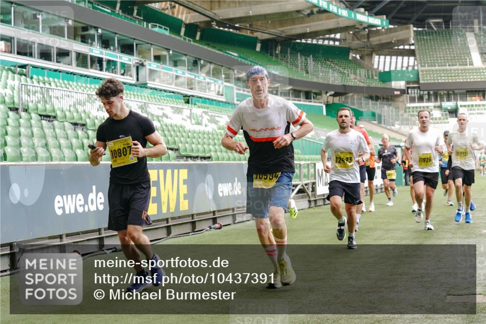13.09.2026 - 21. swb-Marathon Bremen Michael Burmester http://msf.ph/oto/10437391 13.09.2026 10:26:38 Laufen im Stadion 10096, 10142, 10143, 10172, 10210, 10214, 10228, 10231, 10269, 10289, 10310, 10312, 10318, 10319, 10342, 10346, 10352, 10398, 10436, 10445, 10447, 10454, 10464, 10489, 10504, 10514, 10536, 10541, 10566, 10583, 10628, 10638, 10735, 10742, 10744, 10806, 10807, 10861, 10866, 10873, 10897, 10898, 10956, 10987, 10988, 10992, 11015, 11019, 11020, 11060, 11063, 11088, 11108, 11110, 11130, 11135, 11155, 11187, 11193, 11199, 11209, 11232, 11279, 11312, 11447 meine-sportfotos.de