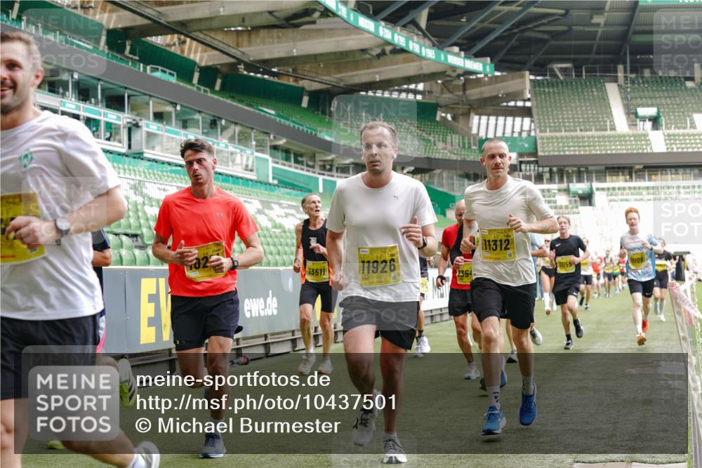 13.09.2026 - 21. swb-Marathon Bremen Michael Burmester http://msf.ph/oto/10437501 13.09.2026 10:26:40 Laufen im Stadion 10096, 10142, 10143, 10172, 10210, 10214, 10228, 10231, 10269, 10289, 10310, 10312, 10318, 10319, 10342, 10346, 10352, 10398, 10436, 10445, 10447, 10454, 10464, 10489, 10504, 10514, 10536, 10541, 10566, 10583, 10628, 10638, 10735, 10742, 10744, 10806, 10807, 10866, 10873, 10897, 10898, 10956, 10987, 10988, 10992, 11015, 11019, 11020, 11060, 11063, 11088, 11108, 11110, 11130, 11135, 11148, 11155, 11187, 11193, 11199, 11209, 11232, 11279, 11312, 11447 meine-sportfotos.de