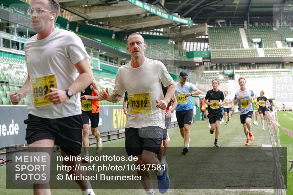 13.09.2026 - 21. swb-Marathon Bremen Michael Burmester http://msf.ph/oto/10437581 13.09.2026 10:26:41 Laufen im Stadion 10096, 10142, 10143, 10172, 10210, 10214, 10228, 10231, 10269, 10289, 10310, 10312, 10318, 10319, 10342, 10346, 10352, 10398, 10436, 10445, 10447, 10454, 10464, 10489, 10504, 10514, 10536, 10541, 10566, 10583, 10628, 10638, 10735, 10742, 10744, 10806, 10807, 10866, 10873, 10897, 10898, 10956, 10987, 10988, 10992, 11015, 11019, 11020, 11060, 11063, 11088, 11108, 11110, 11130, 11135, 11148, 11155, 11187, 11193, 11199, 11209, 11232, 11279, 11312, 11447 meine-sportfotos.de