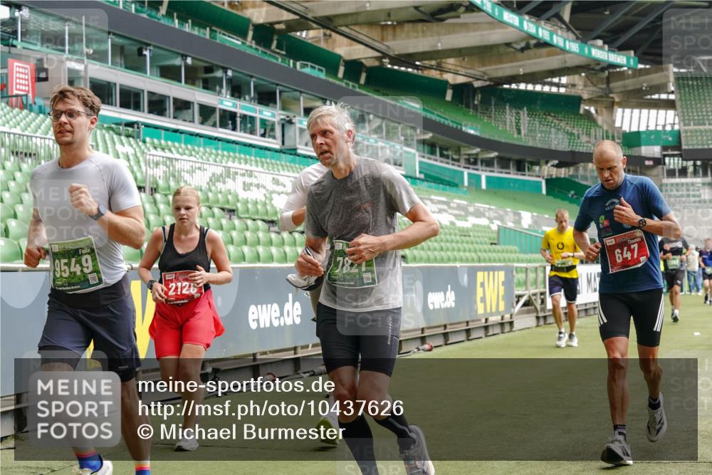 13.09.2026 - 21. swb-Marathon Bremen Michael Burmester http://msf.ph/oto/10437626 13.09.2026 13:06:01 Laufen im Stadion 109, 178, 217, 244, 287, 303, 310, 323, 372, 394, 430, 454, 536, 578, 613, 647, 784, 831, 891, 900, 1073, 1083, 1205, 1239, 1243, 1274, 1307, 1308, 1365, 1380, 1437, 1456, 1533, 1545, 1574, 1581, 1627, 1656, 1687, 1780, 1823, 1848, 1909, 1914, 1932, 1941, 2023, 2076, 2089, 2126, 2241, 2244, 2265, 2275, 2301, 2310, 2355, 2356, 2393, 2430, 2452, 2464, 2602, 2707, 2723, 2742, 2764, 2867, 2902, 2910, 2919, 2959, 2985, 3030, 3115, 3278, 3320, 3343, 3444, 3485 meine-sportfotos.de