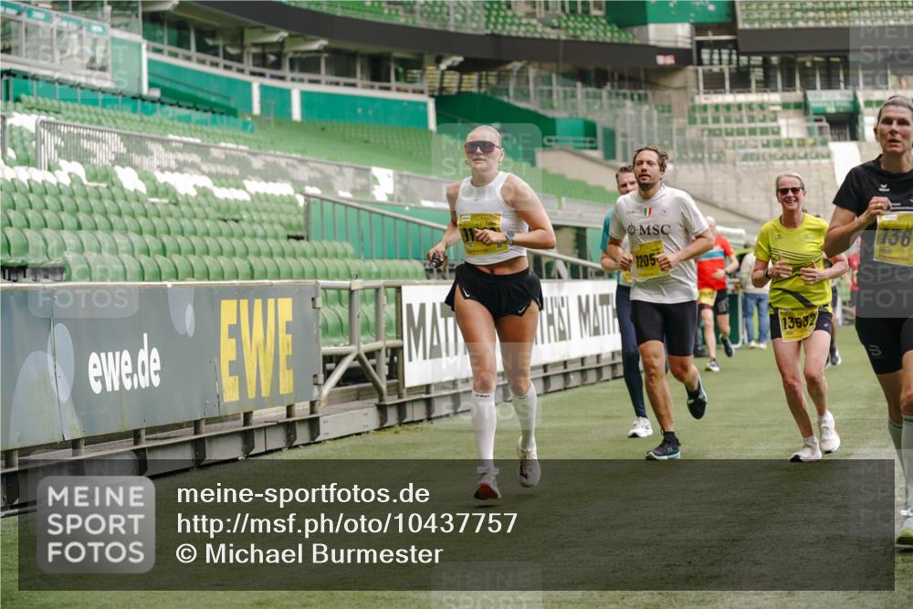 13.09.2026 - 21. swb-Marathon Bremen Michael Burmester http://msf.ph/oto/10437757 13.09.2026 10:26:45 Laufen im Stadion 10096, 10142, 10143, 10172, 10210, 10214, 10228, 10231, 10269, 10289, 10310, 10312, 10318, 10319, 10342, 10346, 10352, 10398, 10436, 10445, 10447, 10454, 10464, 10489, 10504, 10514, 10536, 10541, 10566, 10583, 10628, 10638, 10735, 10742, 10744, 10806, 10807, 10866, 10873, 10897, 10898, 10956, 10987, 10988, 10992, 11015, 11019, 11020, 11060, 11063, 11088, 11108, 11110, 11130, 11135, 11148, 11155, 11187, 11193, 11199, 11209, 11232, 11279, 11312, 11447 meine-sportfotos.de