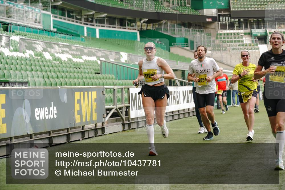 13.09.2026 - 21. swb-Marathon Bremen Michael Burmester http://msf.ph/oto/10437781 13.09.2026 10:26:46 Laufen im Stadion 10096, 10142, 10172, 10210, 10214, 10228, 10231, 10269, 10289, 10310, 10312, 10318, 10319, 10342, 10346, 10352, 10398, 10436, 10445, 10447, 10454, 10464, 10489, 10504, 10514, 10536, 10541, 10566, 10583, 10628, 10638, 10735, 10742, 10744, 10806, 10807, 10866, 10873, 10897, 10898, 10956, 10987, 10988, 10992, 11015, 11019, 11020, 11060, 11063, 11088, 11108, 11110, 11130, 11135, 11148, 11155, 11187, 11193, 11199, 11209, 11232, 11279, 11312, 11447 meine-sportfotos.de