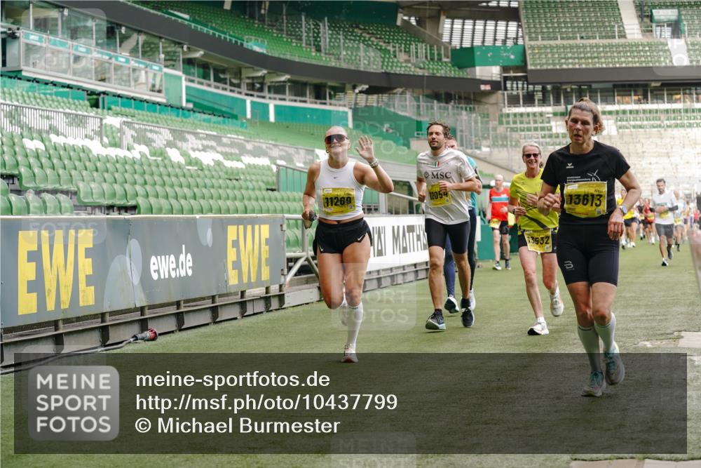 13.09.2026 - 21. swb-Marathon Bremen Michael Burmester http://msf.ph/oto/10437799 13.09.2026 10:26:46 Laufen im Stadion 10096, 10142, 10172, 10210, 10214, 10228, 10231, 10269, 10289, 10310, 10312, 10318, 10319, 10342, 10346, 10352, 10398, 10436, 10445, 10447, 10454, 10464, 10489, 10504, 10514, 10536, 10541, 10566, 10583, 10628, 10638, 10735, 10742, 10744, 10806, 10807, 10866, 10873, 10897, 10898, 10956, 10987, 10988, 10992, 11015, 11019, 11020, 11060, 11063, 11088, 11108, 11110, 11130, 11135, 11148, 11155, 11187, 11193, 11199, 11209, 11232, 11279, 11312, 11447 meine-sportfotos.de