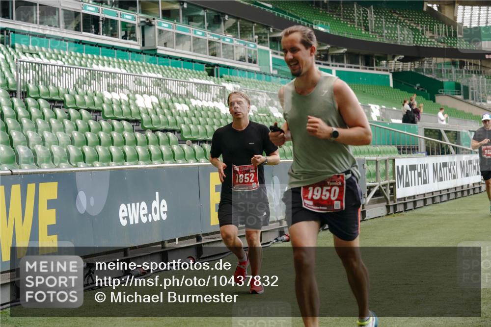 13.09.2026 - 21. swb-Marathon Bremen Michael Burmester http://msf.ph/oto/10437832 13.09.2026 12:40:18 Laufen im Stadion 126, 371, 453, 603, 640, 650, 671, 735, 744, 807, 862, 912, 957, 1136, 1336, 1379, 1381, 1472, 1508, 1540, 1571, 1576, 1614, 1717, 1751, 1758, 1795, 1800, 1852, 1860, 1901, 1930, 1950, 2049, 2099, 3744, 4381, 4936, 5163, 5912, 6201, 6630, 7118, 7671, 8467, 9329, 9630, 10034, 13080, 13224, 365, 466, 658, 850, 1090, 1288, 1385, 1485, 1583, 1754, 1993, 2073, 2585, 3617, 7244, 7692, 7768, 8075, 8729, 13033 meine-sportfotos.de