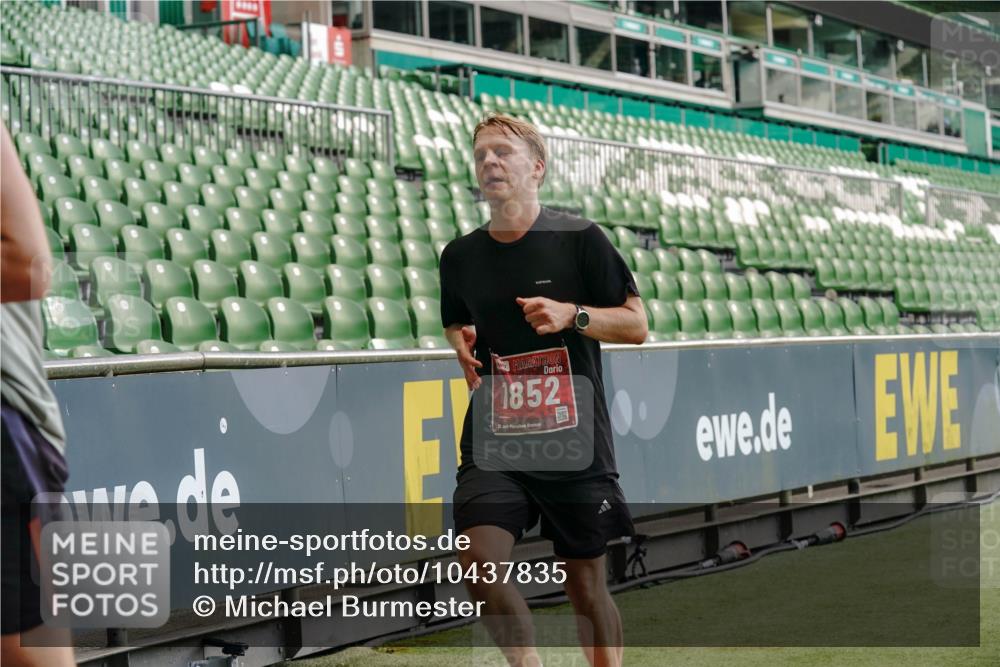13.09.2026 - 21. swb-Marathon Bremen Michael Burmester http://msf.ph/oto/10437835 13.09.2026 12:40:19 Laufen im Stadion 126, 371, 453, 603, 640, 650, 671, 735, 744, 807, 862, 912, 957, 1136, 1336, 1379, 1381, 1508, 1540, 1571, 1576, 1614, 1717, 1751, 1758, 1795, 1800, 1852, 1860, 1901, 1930, 1950, 2049, 2099, 3744, 4381, 4936, 5163, 5912, 6201, 6630, 7118, 7671, 8467, 9329, 9630, 10034, 13080, 13224, 365, 466, 658, 850, 1090, 1288, 1385, 1485, 1583, 1754, 1993, 2073, 2585, 3617, 7244, 7692, 7768, 8075, 8729, 13033 meine-sportfotos.de