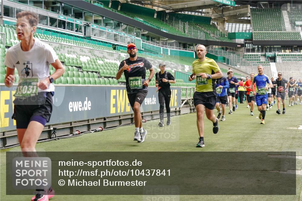 13.09.2026 - 21. swb-Marathon Bremen Michael Burmester http://msf.ph/oto/10437841 13.09.2026 13:06:06 Laufen im Stadion 109, 178, 217, 244, 287, 303, 310, 323, 372, 394, 430, 454, 536, 578, 613, 647, 784, 831, 891, 900, 1073, 1083, 1205, 1239, 1243, 1274, 1307, 1308, 1365, 1380, 1437, 1533, 1545, 1574, 1581, 1627, 1656, 1687, 1780, 1823, 1848, 1909, 1914, 1932, 1941, 2023, 2076, 2089, 2090, 2126, 2241, 2244, 2265, 2275, 2301, 2310, 2355, 2356, 2393, 2464, 2602, 2707, 2723, 2742, 2764, 2867, 2902, 2919, 2959, 2985, 3030, 3115, 3278, 3320, 3343, 3444, 3485 meine-sportfotos.de