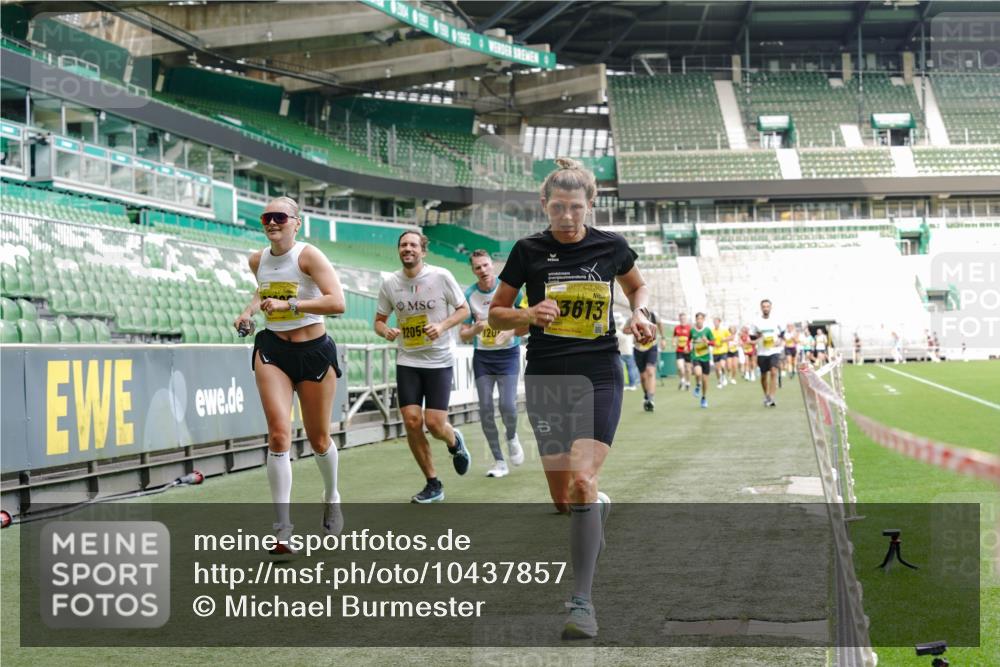 13.09.2026 - 21. swb-Marathon Bremen Michael Burmester http://msf.ph/oto/10437857 13.09.2026 10:26:47 Laufen im Stadion 10096, 10142, 10172, 10210, 10214, 10228, 10231, 10269, 10289, 10310, 10312, 10318, 10319, 10342, 10346, 10352, 10398, 10436, 10445, 10447, 10454, 10464, 10489, 10504, 10514, 10536, 10541, 10566, 10583, 10628, 10638, 10735, 10742, 10744, 10806, 10807, 10866, 10873, 10897, 10898, 10956, 10987, 10988, 10992, 11015, 11019, 11020, 11060, 11063, 11088, 11108, 11110, 11130, 11135, 11148, 11155, 11187, 11193, 11199, 11209, 11232, 11279, 11312, 11447 meine-sportfotos.de