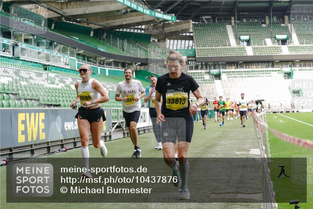 13.09.2026 - 21. swb-Marathon Bremen Michael Burmester http://msf.ph/oto/10437876 13.09.2026 10:26:47 Laufen im Stadion 10096, 10142, 10172, 10210, 10214, 10228, 10231, 10269, 10289, 10310, 10312, 10318, 10319, 10342, 10346, 10352, 10398, 10436, 10445, 10447, 10454, 10464, 10489, 10504, 10514, 10536, 10541, 10566, 10583, 10628, 10638, 10735, 10742, 10744, 10806, 10807, 10866, 10873, 10897, 10898, 10956, 10987, 10988, 10992, 11015, 11019, 11020, 11060, 11063, 11088, 11108, 11110, 11130, 11135, 11148, 11155, 11187, 11193, 11199, 11209, 11232, 11279, 11312, 11447 meine-sportfotos.de