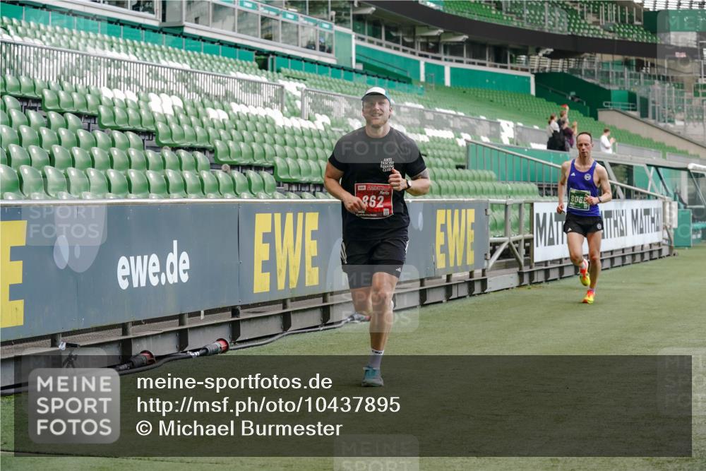 13.09.2026 - 21. swb-Marathon Bremen Michael Burmester http://msf.ph/oto/10437895 13.09.2026 12:40:21 Laufen im Stadion 126, 371, 453, 603, 640, 650, 671, 735, 744, 807, 862, 912, 957, 1136, 1336, 1379, 1381, 1508, 1540, 1571, 1576, 1614, 1717, 1751, 1758, 1795, 1800, 1852, 1860, 1901, 1930, 1950, 2049, 2099, 3744, 4381, 4936, 5912, 6201, 6630, 7118, 7671, 8467, 9329, 9630, 10034, 13080, 13224, 365, 466, 658, 850, 1090, 1288, 1385, 1485, 1583, 1754, 1993, 2073, 2585, 3617, 7244, 7692, 7768, 8075, 8729, 13033 meine-sportfotos.de