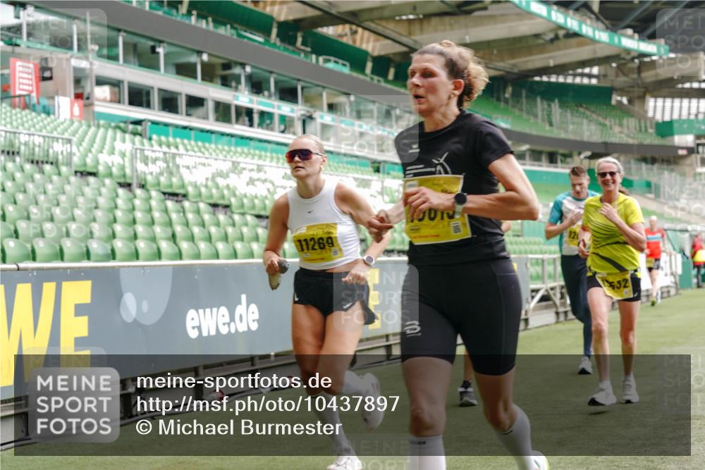 13.09.2026 - 21. swb-Marathon Bremen Michael Burmester http://msf.ph/oto/10437897 13.09.2026 10:26:48 Laufen im Stadion 10096, 10142, 10172, 10210, 10214, 10228, 10231, 10269, 10289, 10310, 10312, 10318, 10319, 10342, 10346, 10352, 10398, 10436, 10445, 10447, 10454, 10464, 10489, 10504, 10514, 10536, 10541, 10566, 10583, 10628, 10638, 10735, 10742, 10744, 10806, 10807, 10866, 10873, 10897, 10898, 10956, 10987, 10988, 10992, 11015, 11019, 11020, 11060, 11063, 11088, 11108, 11110, 11130, 11135, 11148, 11155, 11187, 11193, 11199, 11209, 11232, 11279, 11312, 11447 meine-sportfotos.de