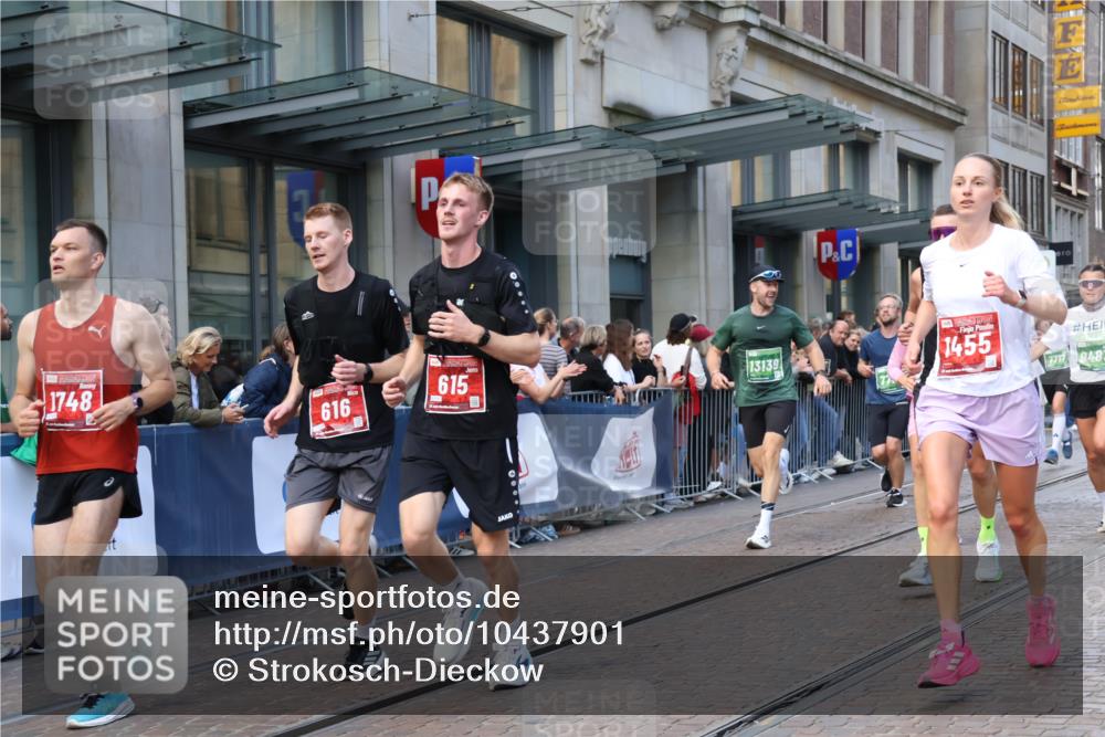 13.09.2026 - 21. swb-Marathon Bremen Strokosch-Dieckow http://msf.ph/oto/10437901 13.09.2026 13:14:57 Ziel 1664, 3357, 3743, 4111, 4382, 4646, 4992, 5003, 5149, 5294, 5385, 5417, 6011, 6351, 6521, 6526, 6717, 6773, 6902, 7190, 7346, 7432, 7497, 7515, 7717, 7730, 8086, 8254, 8255, 9253, 9338, 9363, 9483, 13137, 13139, 199, 615, 616, 889, 1455, 1510, 1748, 2251, 2383, 2847, 2971, 2997, 3012, 3057, 3175, 3206, 3504, 3717, 3834, 4097, 4226, 4246, 4569, 4586, 4968, 5239, 5298, 5315, 5471, 5649, 5796, 5962, 6379, 6404, 6472, 6528, 6717, 8238, 9523, 9797, 13141 meine-sportfotos.de