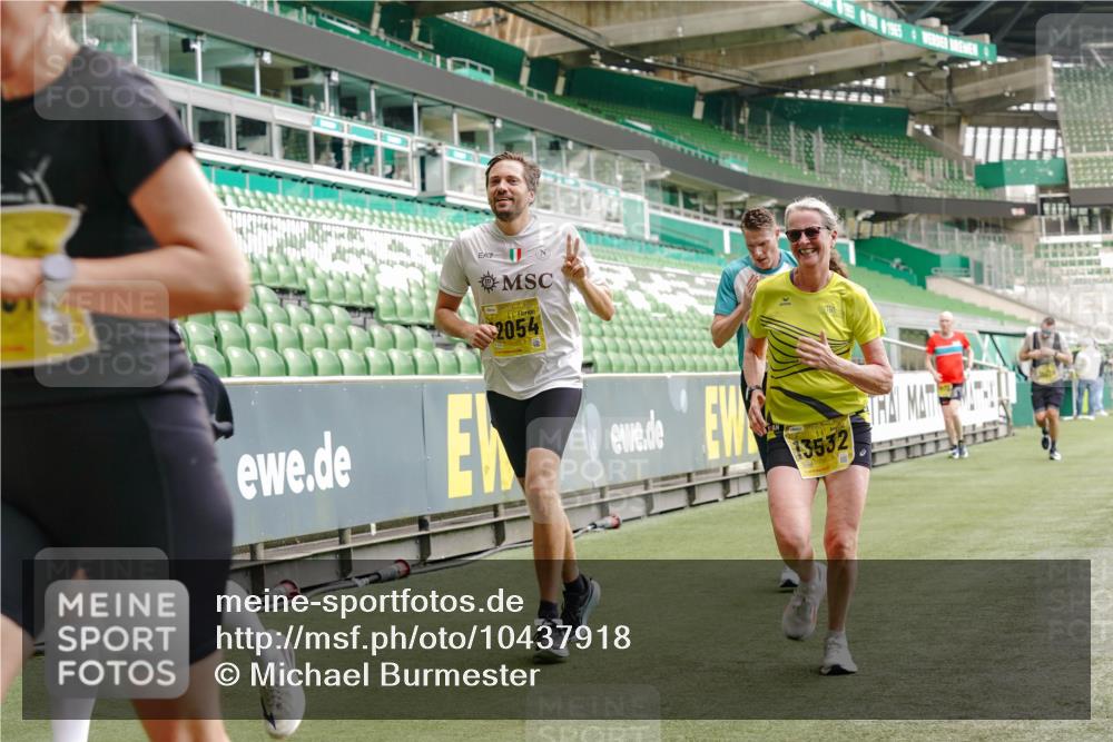13.09.2026 - 21. swb-Marathon Bremen Michael Burmester http://msf.ph/oto/10437918 13.09.2026 10:26:49 Laufen im Stadion 10096, 10142, 10172, 10210, 10214, 10228, 10231, 10269, 10289, 10310, 10312, 10318, 10319, 10342, 10346, 10352, 10398, 10436, 10445, 10447, 10454, 10464, 10489, 10504, 10514, 10536, 10541, 10566, 10583, 10628, 10638, 10735, 10742, 10744, 10806, 10807, 10866, 10873, 10897, 10898, 10956, 10987, 10988, 10992, 11015, 11019, 11020, 11060, 11063, 11088, 11108, 11110, 11130, 11135, 11148, 11155, 11187, 11193, 11199, 11209, 11232, 11279, 11312, 11447 meine-sportfotos.de