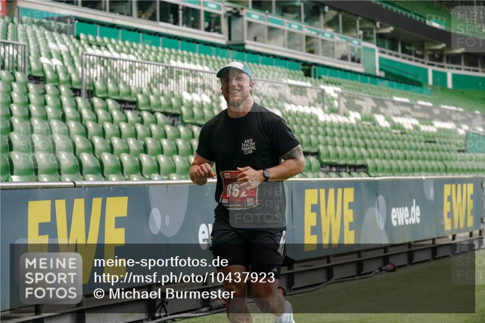 13.09.2026 - 21. swb-Marathon Bremen Michael Burmester http://msf.ph/oto/10437923 13.09.2026 12:40:22 Laufen im Stadion 126, 371, 453, 603, 640, 650, 671, 735, 744, 807, 862, 912, 957, 1136, 1336, 1379, 1381, 1508, 1540, 1571, 1576, 1614, 1717, 1751, 1758, 1795, 1800, 1852, 1860, 1901, 1930, 1950, 2049, 2099, 3744, 4381, 4936, 5912, 6201, 6630, 7118, 7671, 8065, 8467, 9329, 9630, 10034, 13080, 13224, 365, 466, 658, 850, 1090, 1288, 1385, 1485, 1583, 1754, 1993, 2073, 2585, 3617, 7244, 7692, 7768, 8075, 8729, 13033 meine-sportfotos.de