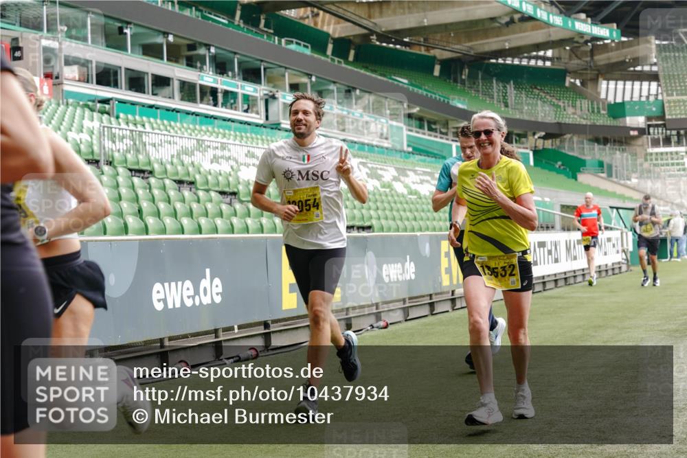 13.09.2026 - 21. swb-Marathon Bremen Michael Burmester http://msf.ph/oto/10437934 13.09.2026 10:26:49 Laufen im Stadion 10096, 10142, 10172, 10210, 10214, 10228, 10231, 10269, 10289, 10310, 10312, 10318, 10319, 10342, 10346, 10352, 10398, 10436, 10445, 10447, 10454, 10464, 10489, 10504, 10514, 10536, 10541, 10566, 10583, 10628, 10638, 10735, 10742, 10744, 10806, 10807, 10866, 10873, 10897, 10898, 10956, 10987, 10988, 10992, 11015, 11019, 11020, 11060, 11063, 11088, 11108, 11110, 11130, 11135, 11148, 11155, 11187, 11193, 11199, 11209, 11232, 11279, 11312, 11447 meine-sportfotos.de