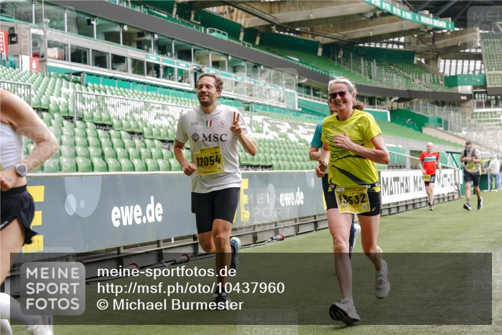 13.09.2026 - 21. swb-Marathon Bremen Michael Burmester http://msf.ph/oto/10437960 13.09.2026 10:26:49 Laufen im Stadion 10096, 10142, 10172, 10210, 10214, 10228, 10231, 10269, 10289, 10310, 10312, 10318, 10319, 10342, 10346, 10352, 10398, 10436, 10445, 10447, 10454, 10464, 10489, 10504, 10514, 10536, 10541, 10566, 10583, 10628, 10638, 10735, 10742, 10744, 10806, 10807, 10866, 10873, 10897, 10898, 10956, 10987, 10988, 10992, 11015, 11019, 11020, 11060, 11063, 11088, 11108, 11110, 11130, 11135, 11148, 11155, 11187, 11193, 11199, 11209, 11232, 11279, 11312, 11447 meine-sportfotos.de