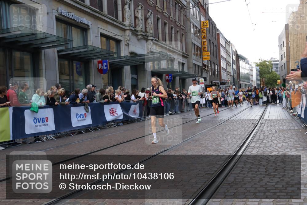 13.09.2026 - 21. swb-Marathon Bremen Strokosch-Dieckow http://msf.ph/oto/10438106 13.09.2026 13:15:03 Ziel 1664, 3346, 3357, 3743, 4111, 4212, 4382, 4646, 4653, 4663, 4992, 5003, 5149, 5385, 6011, 6526, 6773, 6902, 7291, 7346, 7497, 7515, 7717, 7730, 7992, 8086, 8254, 8255, 9253, 9338, 9391, 9483, 13137, 13139, 615, 616, 889, 1455, 1510, 1748, 2383, 2847, 3057, 3175, 3206, 3504, 3717, 4097, 4226, 4246, 4382, 4569, 4968, 4992, 5294, 5298, 5315, 5417, 5471, 5649, 5796, 5962, 6351, 6379, 6404, 6472, 6521, 6528, 6717, 7190, 7432, 8238, 9363, 9523, 9797, 13141 meine-sportfotos.de