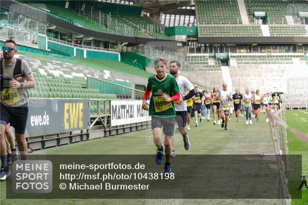 13.09.2026 - 21. swb-Marathon Bremen Michael Burmester http://msf.ph/oto/10438198 13.09.2026 10:26:54 Laufen im Stadion 10096, 10142, 10172, 10210, 10214, 10228, 10231, 10269, 10289, 10310, 10318, 10319, 10342, 10346, 10352, 10398, 10436, 10445, 10447, 10454, 10464, 10489, 10504, 10514, 10536, 10541, 10566, 10583, 10628, 10638, 10735, 10742, 10744, 10806, 10807, 10860, 10866, 10873, 10897, 10898, 10956, 10987, 10992, 11015, 11019, 11020, 11060, 11063, 11088, 11110, 11111, 11130, 11135, 11148, 11155, 11187, 11193, 11199, 11209, 11232, 11279, 11312, 11447 meine-sportfotos.de